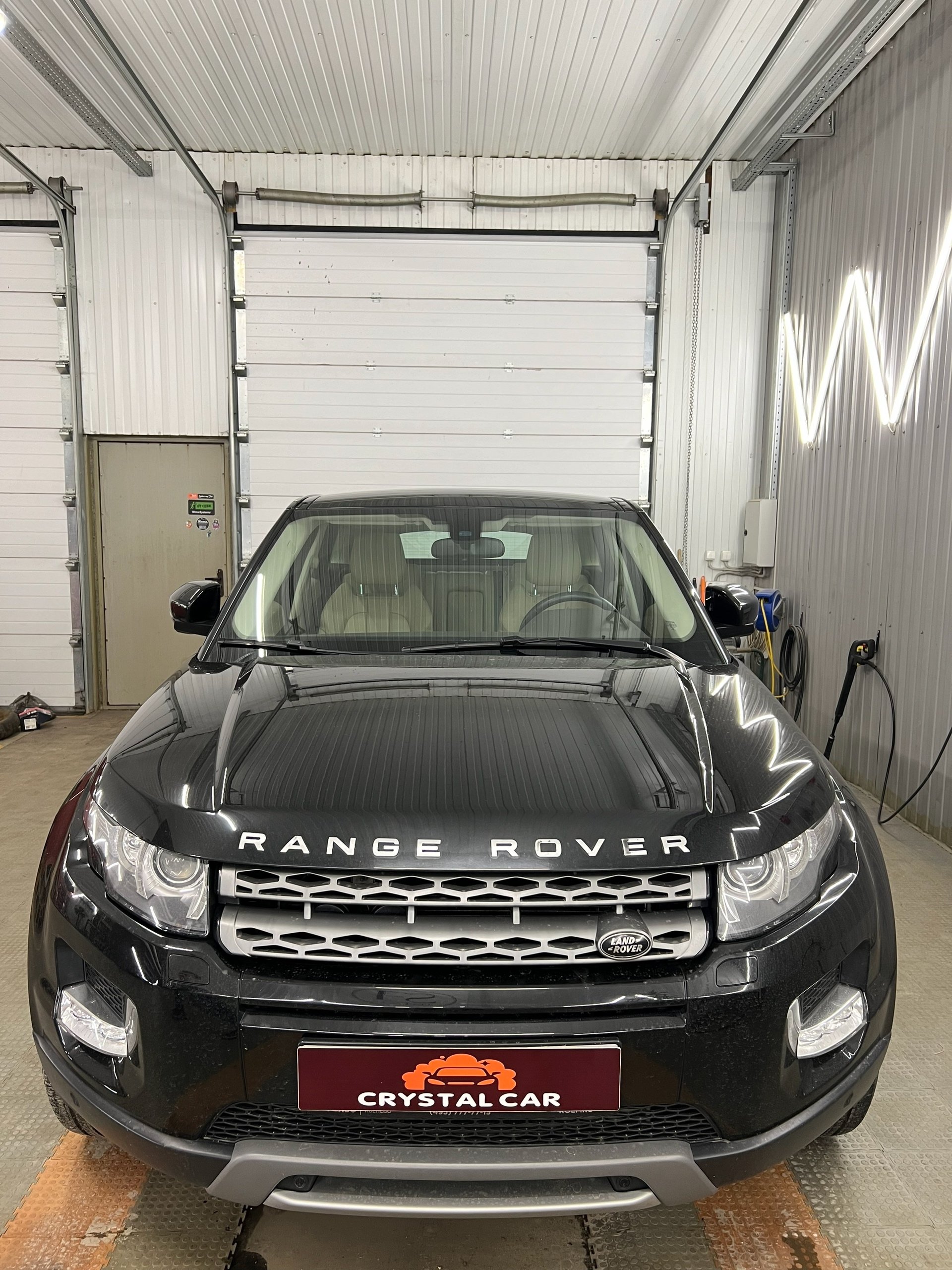 Range Rover после реставрации кожаного элемента в CrystalCar